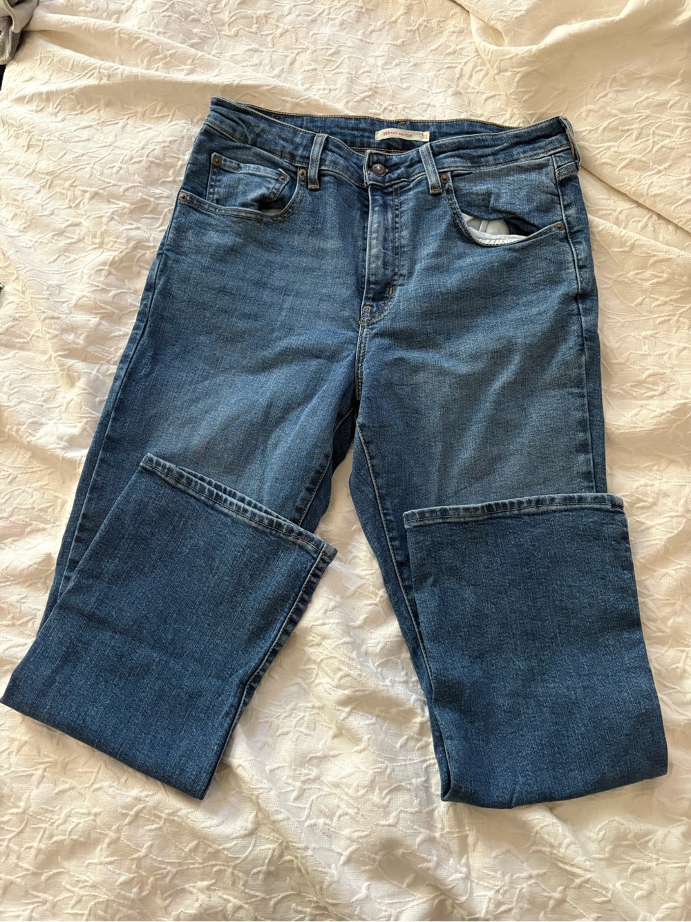 Levi's 725 Kick Bootcut - Dark Blue Cropped Ankle Jeans